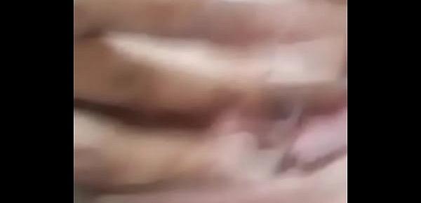  morena peituda se exibindo na siririca pro na morado se masturbando gostoso